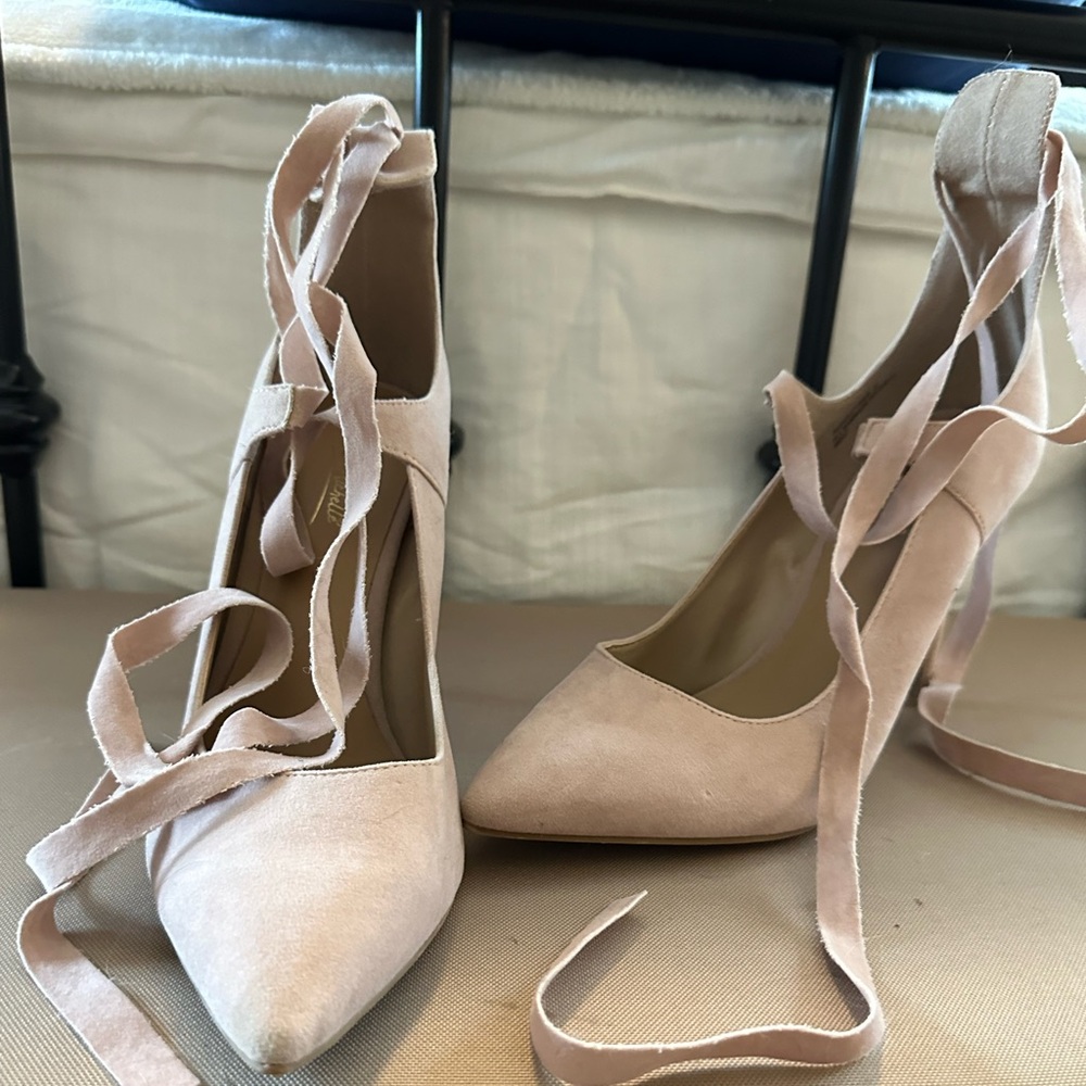 Nude heel
